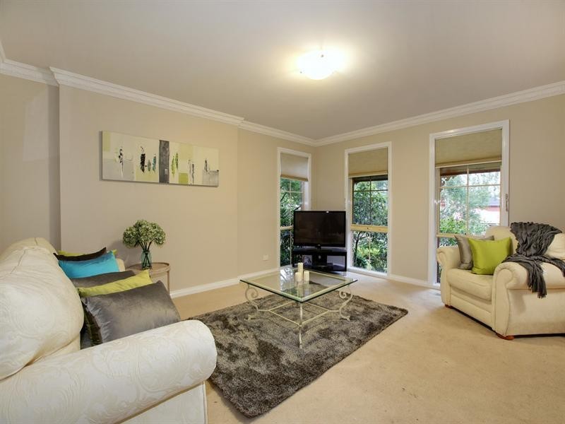 8 MCKERRAL Place, Croydon North VIC 3136