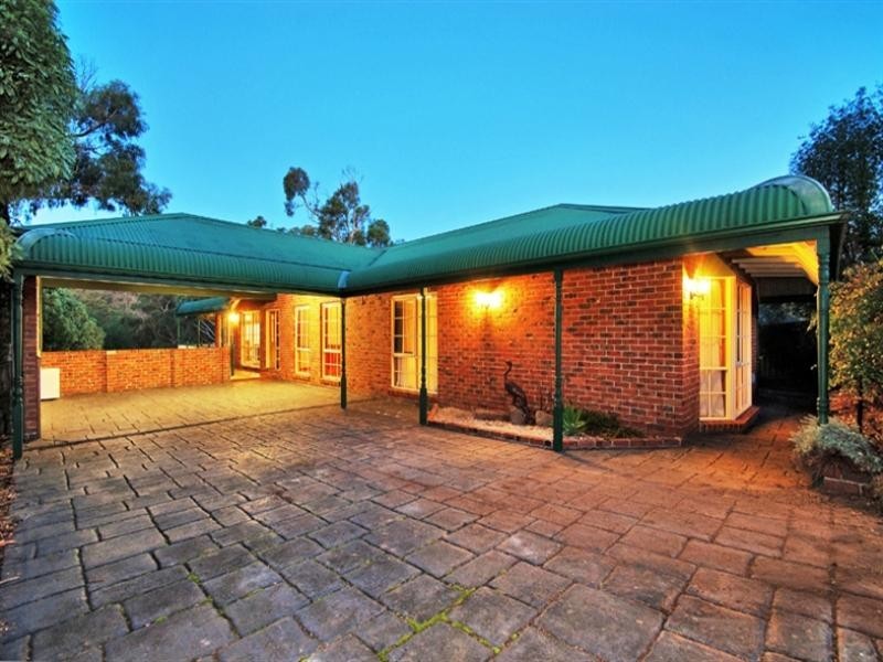 42 NANGATHAN Way, Croydon Hills VIC 3136