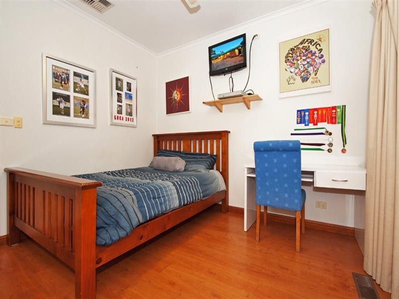 42 NANGATHAN Way, Croydon Hills VIC 3136