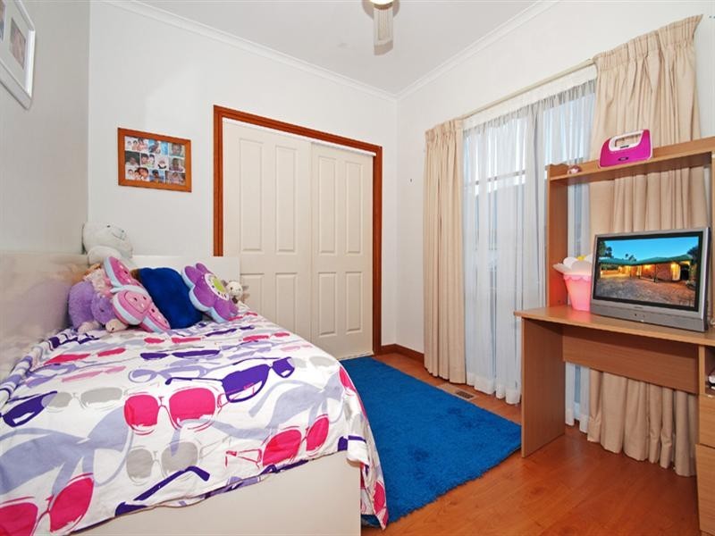 42 NANGATHAN Way, Croydon Hills VIC 3136