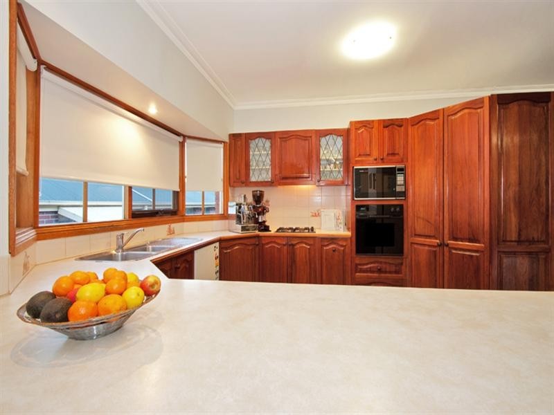 42 NANGATHAN Way, Croydon Hills VIC 3136