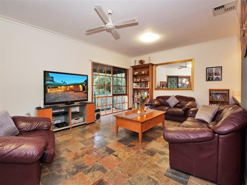 42 NANGATHAN Way, Croydon Hills VIC 3136