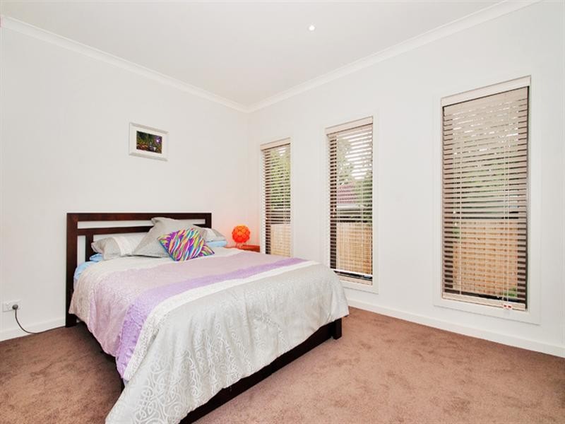 2/11 Holland Road, Ringwood East VIC 3135