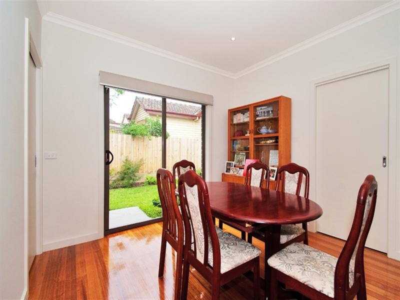2/11 Holland Road, Ringwood East VIC 3135