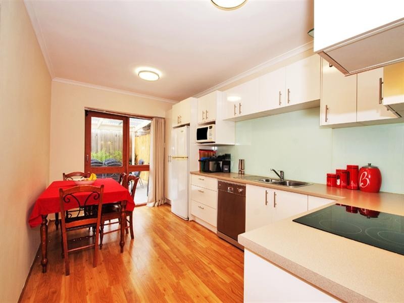 2/6 Landale Avenue, Croydon VIC 3136