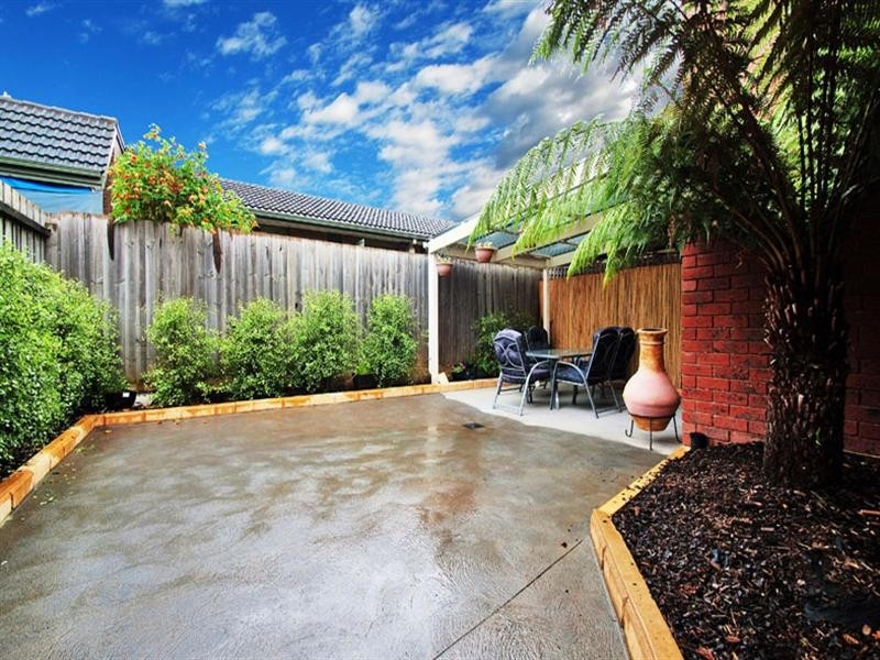 2/6 Landale Avenue, Croydon VIC 3136