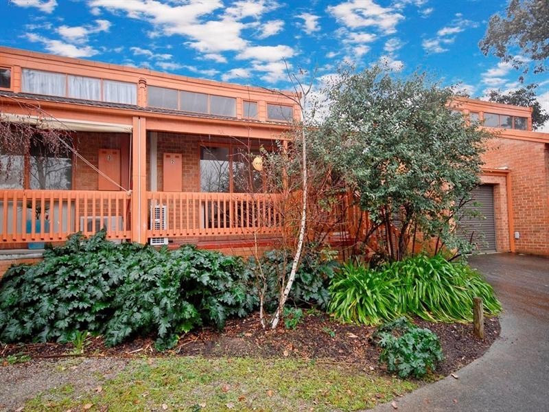 2/81 HEWISH Road, Croydon VIC 3136