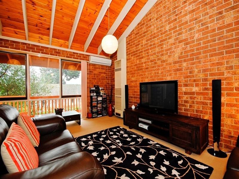 2/81 HEWISH Road, Croydon VIC 3136