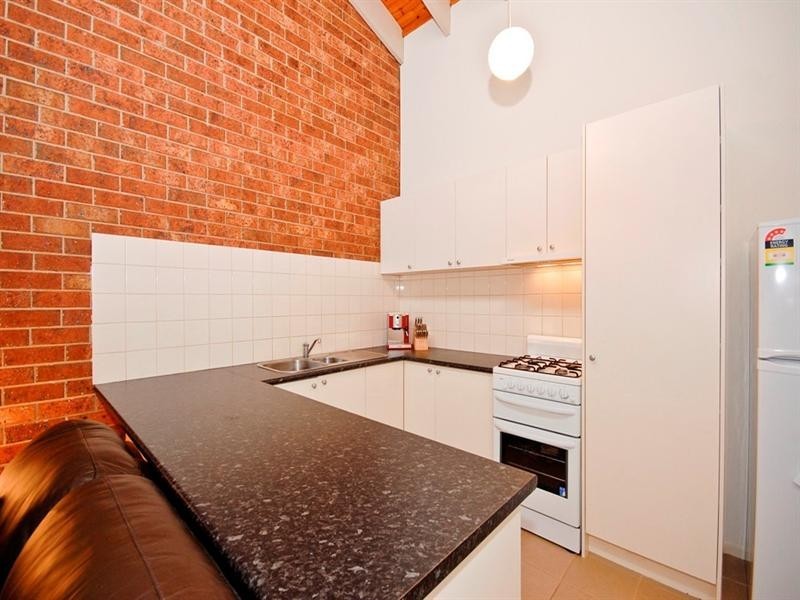 2/81 HEWISH Road, Croydon VIC 3136