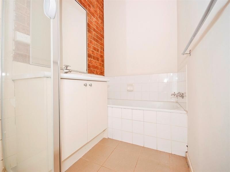 2/81 HEWISH Road, Croydon VIC 3136