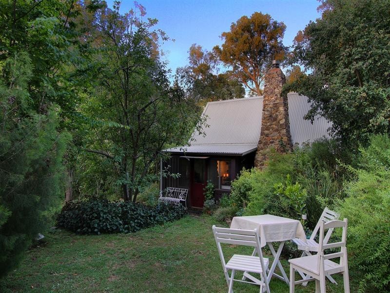 100-102 PEMBROKE Road, Mooroolbark VIC 3138