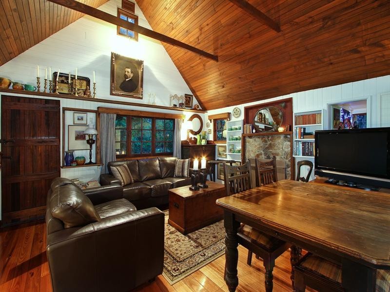 100-102 PEMBROKE Road, Mooroolbark VIC 3138