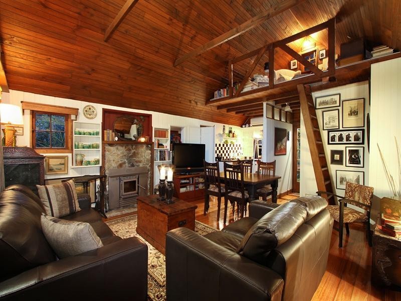 100-102 PEMBROKE Road, Mooroolbark VIC 3138