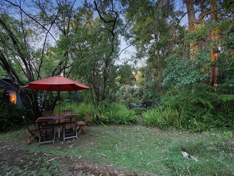 100-102 PEMBROKE Road, Mooroolbark VIC 3138