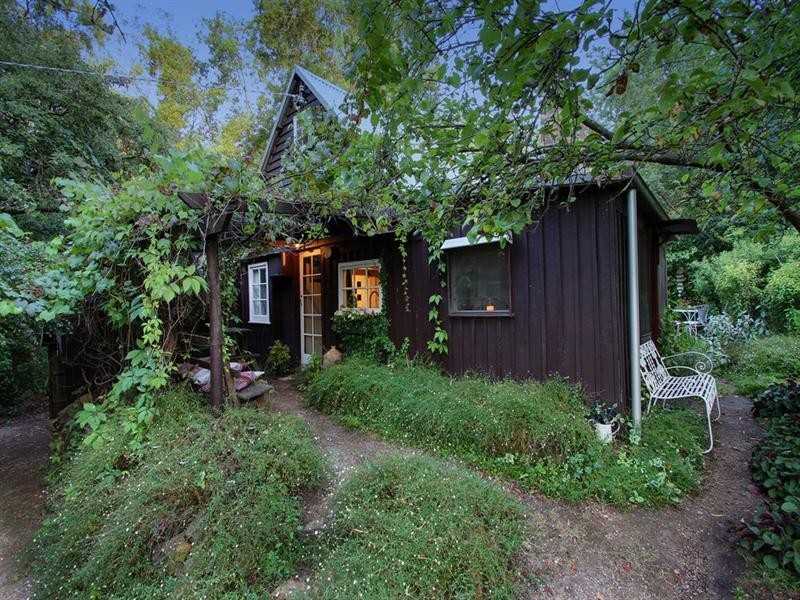 100-102 PEMBROKE Road, Mooroolbark VIC 3138