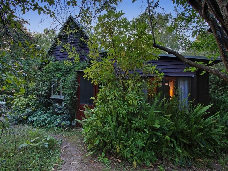 100-102 PEMBROKE Road, Mooroolbark VIC 3138