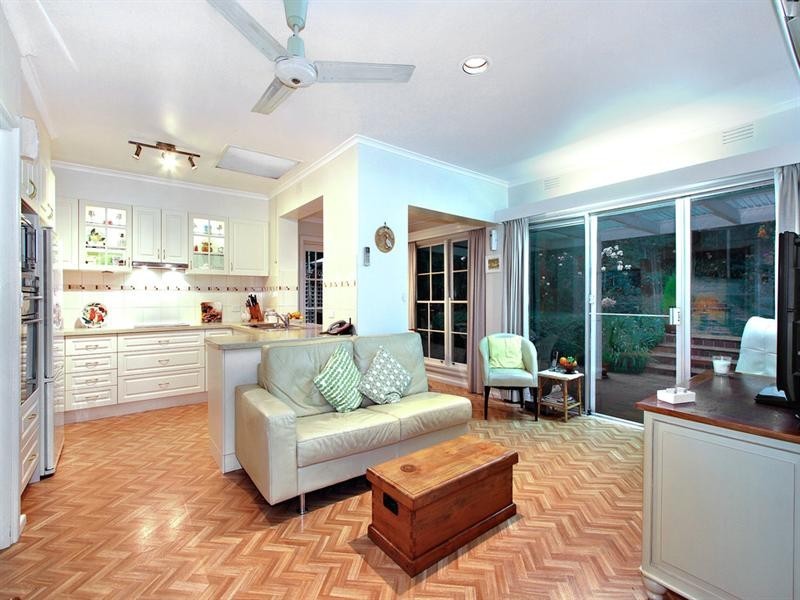 66 ANDREW Crescent, Croydon South VIC 3136