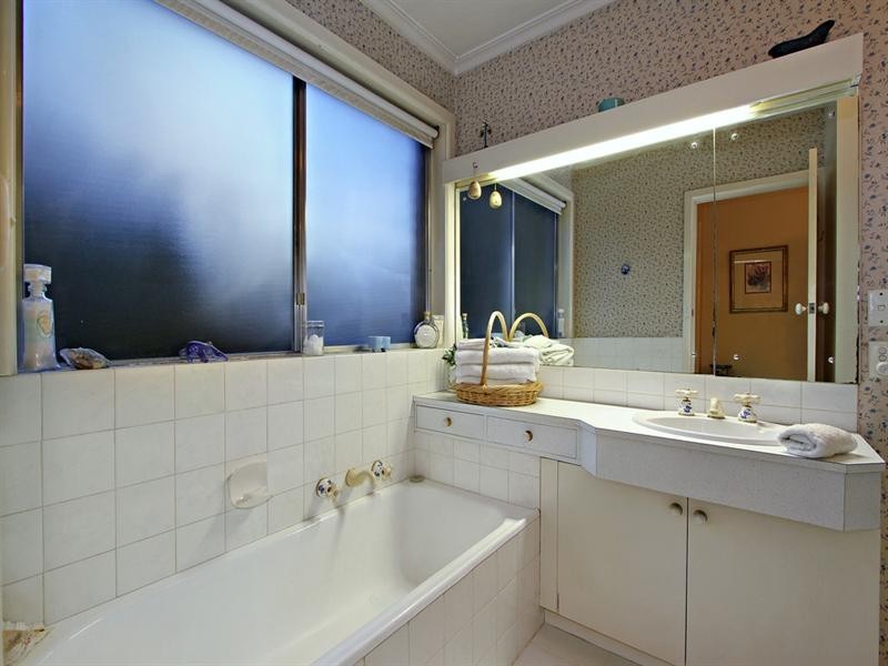 66 ANDREW Crescent, Croydon South VIC 3136