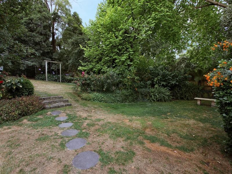 66 ANDREW Crescent, Croydon South VIC 3136