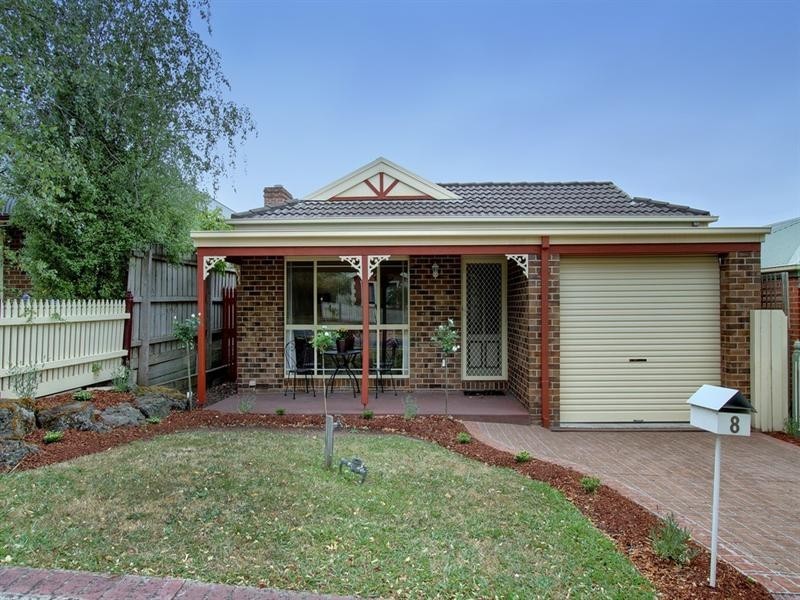 8 ROSEWOOD Place, Chirnside Park VIC 3116
