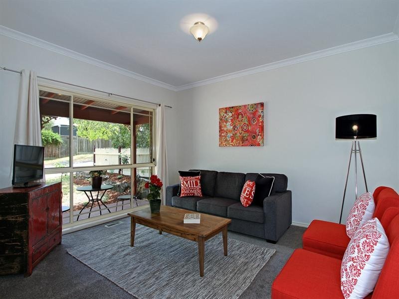 8 ROSEWOOD Place, Chirnside Park VIC 3116