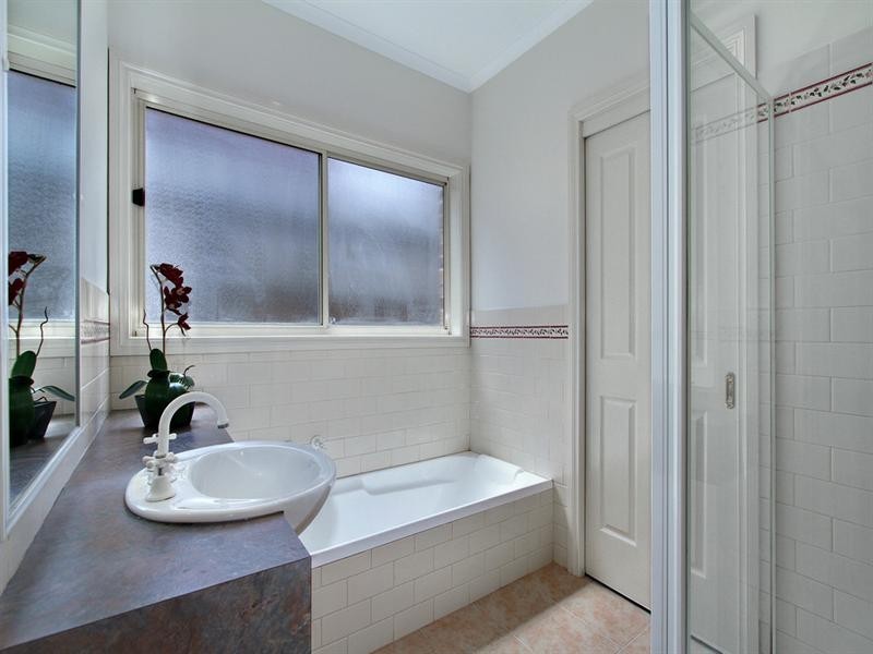 8 ROSEWOOD Place, Chirnside Park VIC 3116