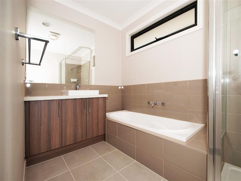 48 LYONS Road, Croydon North VIC 3136