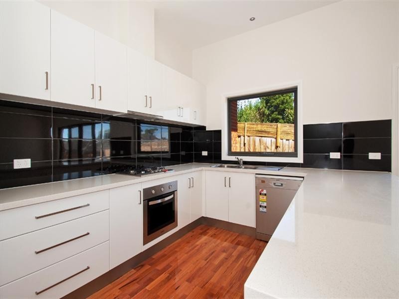 2/18 Milford Street, Kilsyth VIC 3137