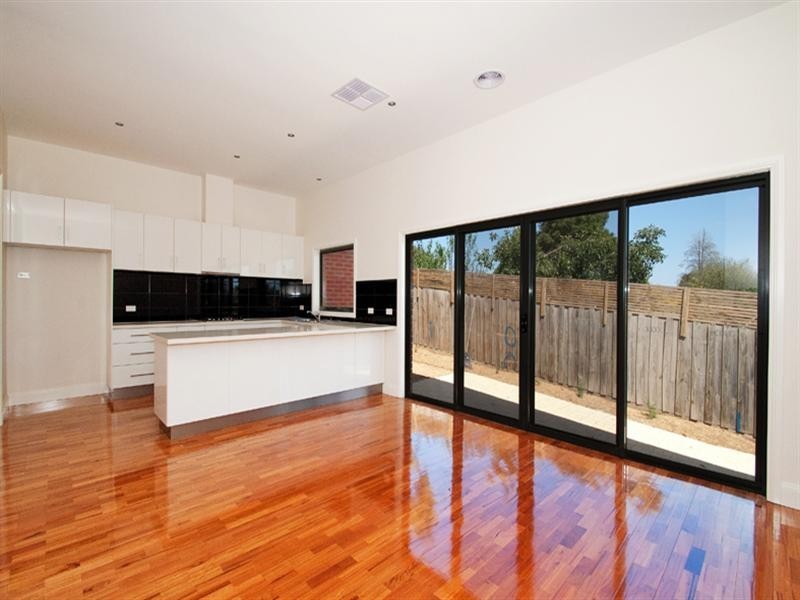 2/18 Milford Street, Kilsyth VIC 3137