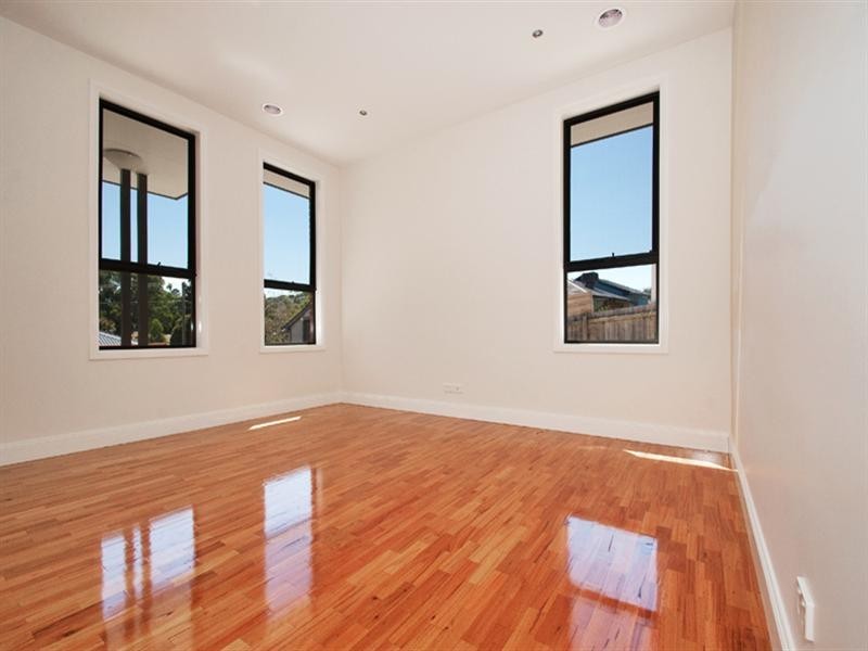 2/18 Milford Street, Kilsyth VIC 3137