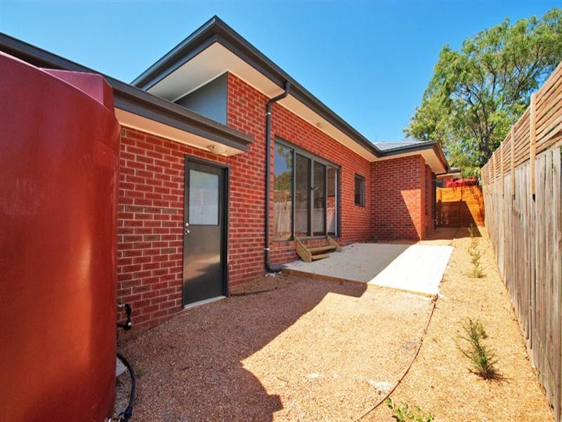 2/18 Milford Street, Kilsyth VIC 3137