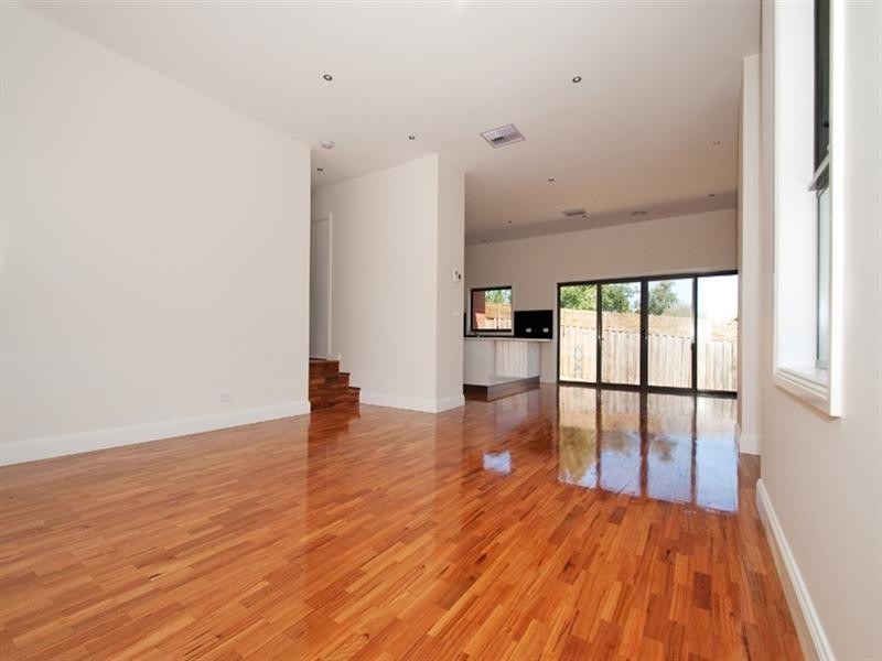 2/18 Milford Street, Kilsyth VIC 3137