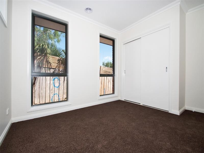 2/18 Milford Street, Kilsyth VIC 3137