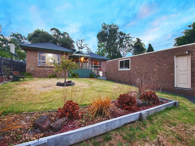 16 LYONS Road, Croydon North VIC 3136