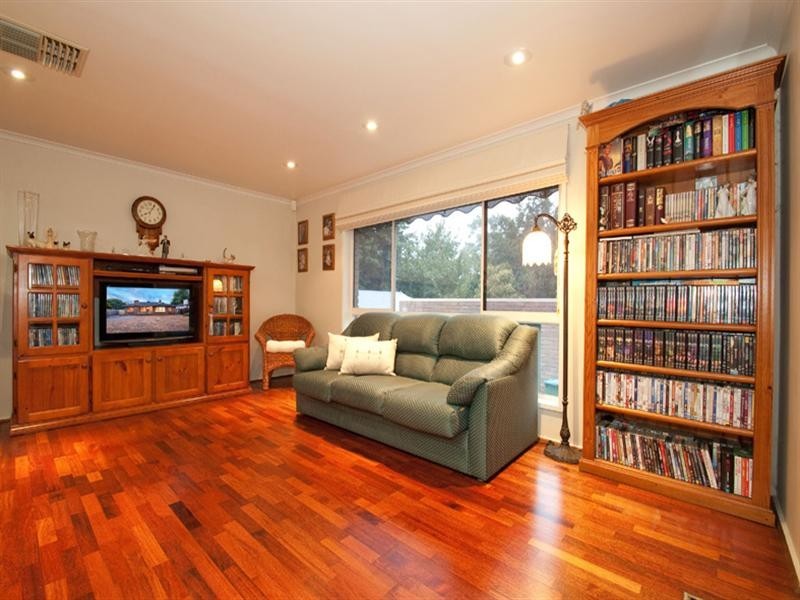 16 LYONS Road, Croydon North VIC 3136