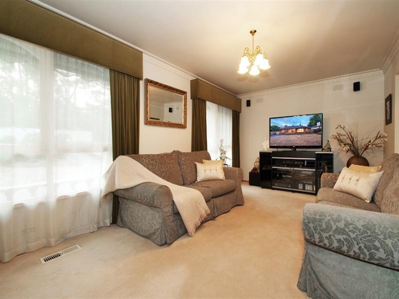 16 LYONS Road, Croydon North VIC 3136