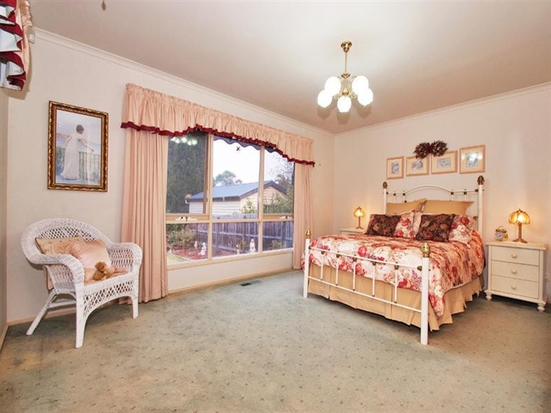 16 LYONS Road, Croydon North VIC 3136