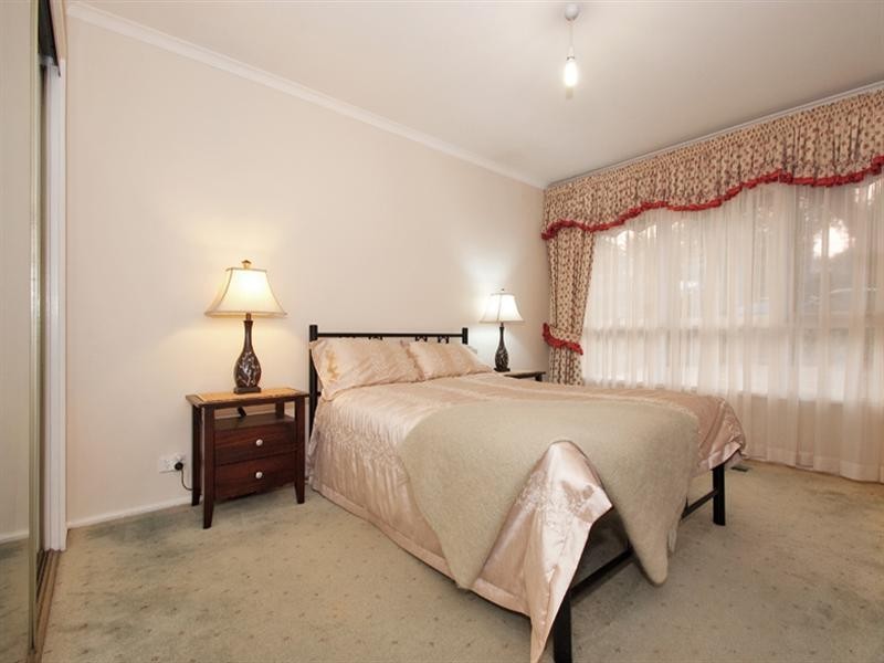 16 LYONS Road, Croydon North VIC 3136