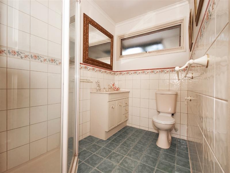 16 LYONS Road, Croydon North VIC 3136