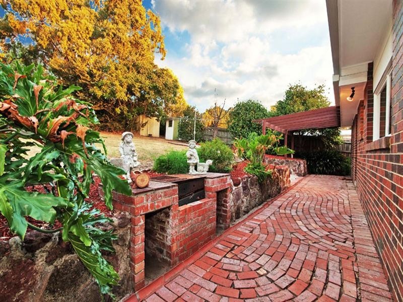 6 BLACKFRIARS Lane, Chirnside Park VIC 3116