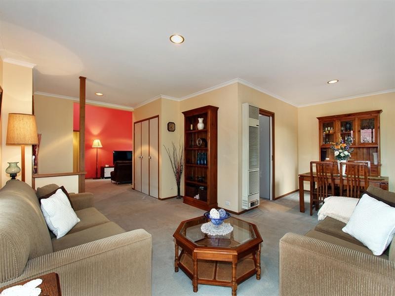 4 The Loch, Croydon Hills VIC 3136