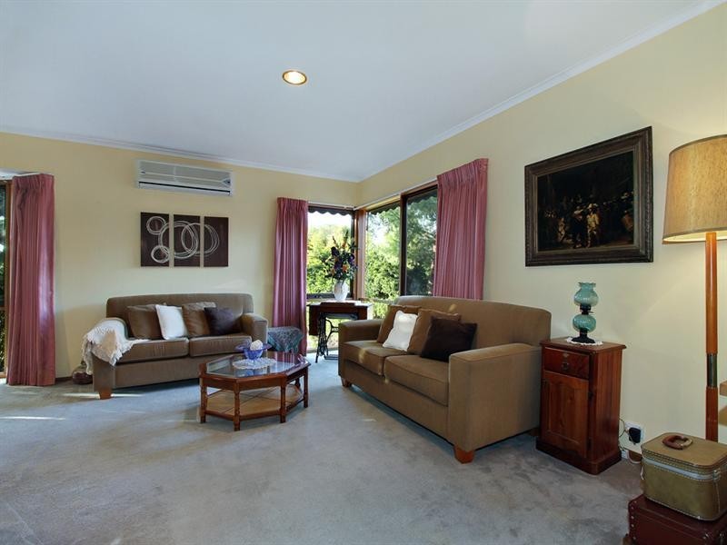 4 The Loch, Croydon Hills VIC 3136