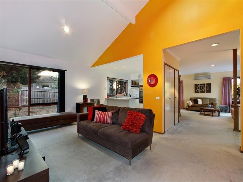 4 The Loch, Croydon Hills VIC 3136