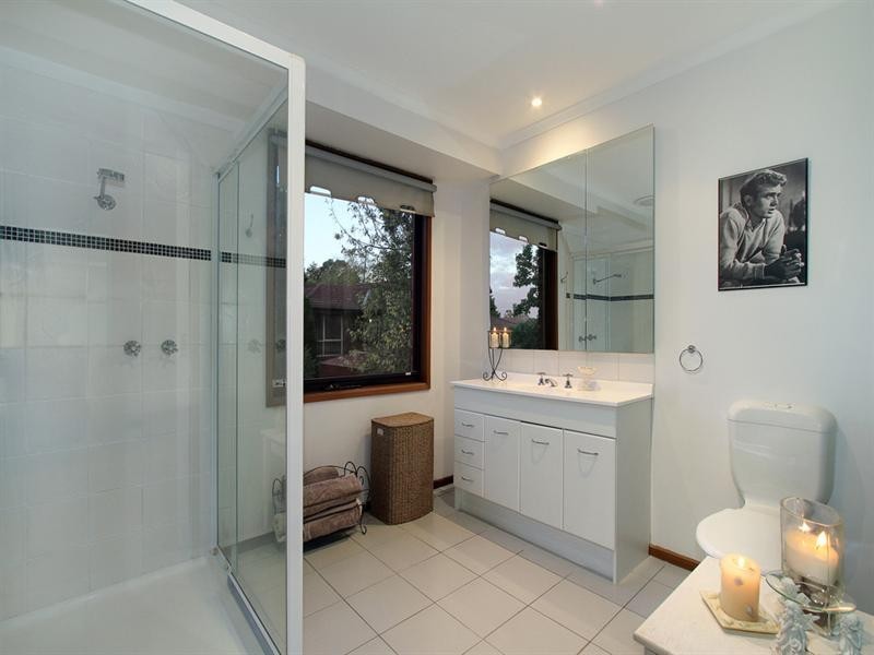 4 The Loch, Croydon Hills VIC 3136