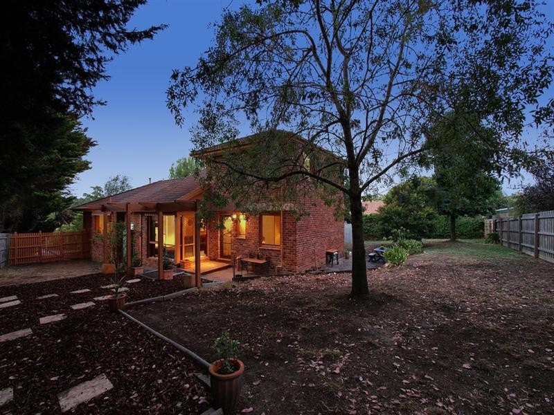 4 The Loch, Croydon Hills VIC 3136