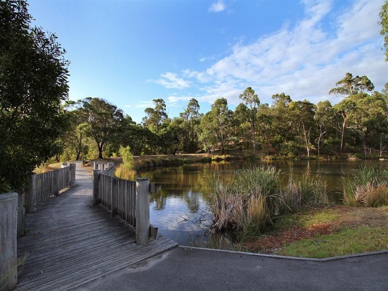 4 The Loch, Croydon Hills VIC 3136