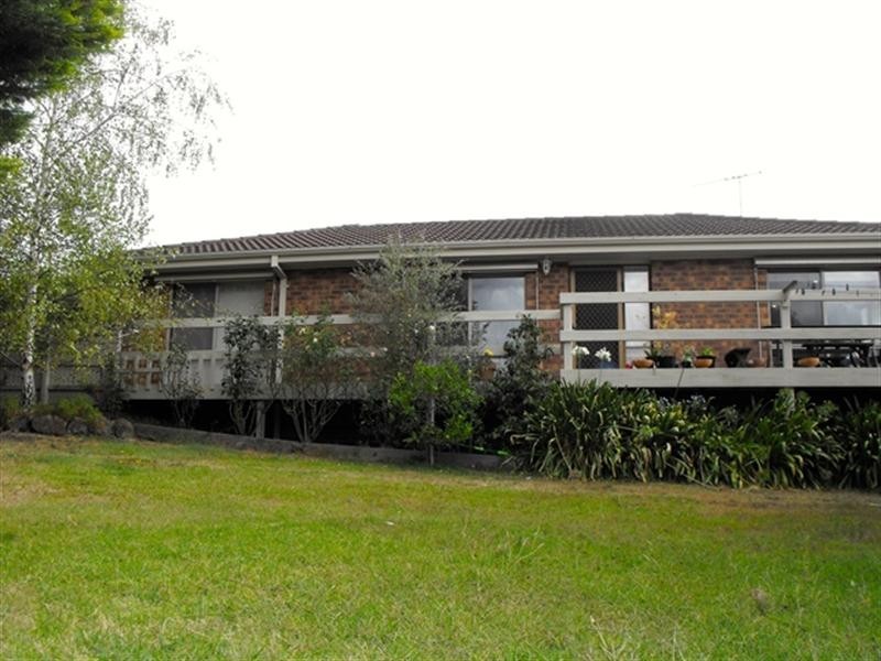 25 Latrobe Court, Croydon Hills VIC 3136