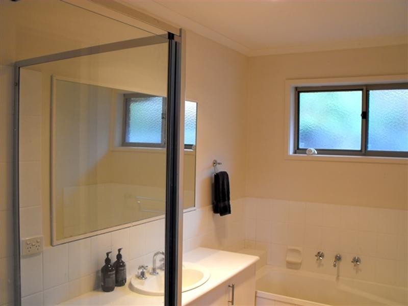 25 Latrobe Court, Croydon Hills VIC 3136