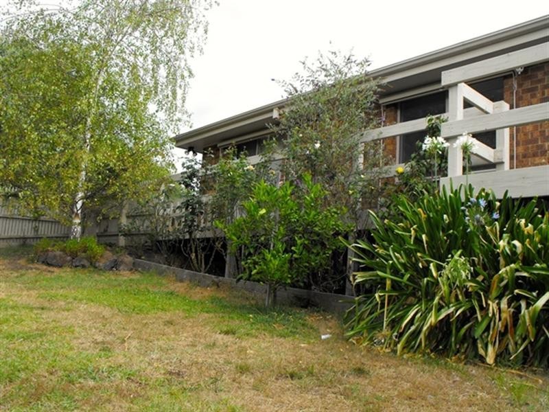 25 Latrobe Court, Croydon Hills VIC 3136