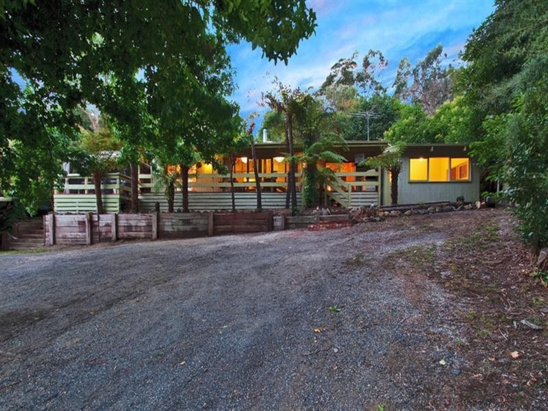 8 CLEMATIS Road, Mount Evelyn VIC 3796